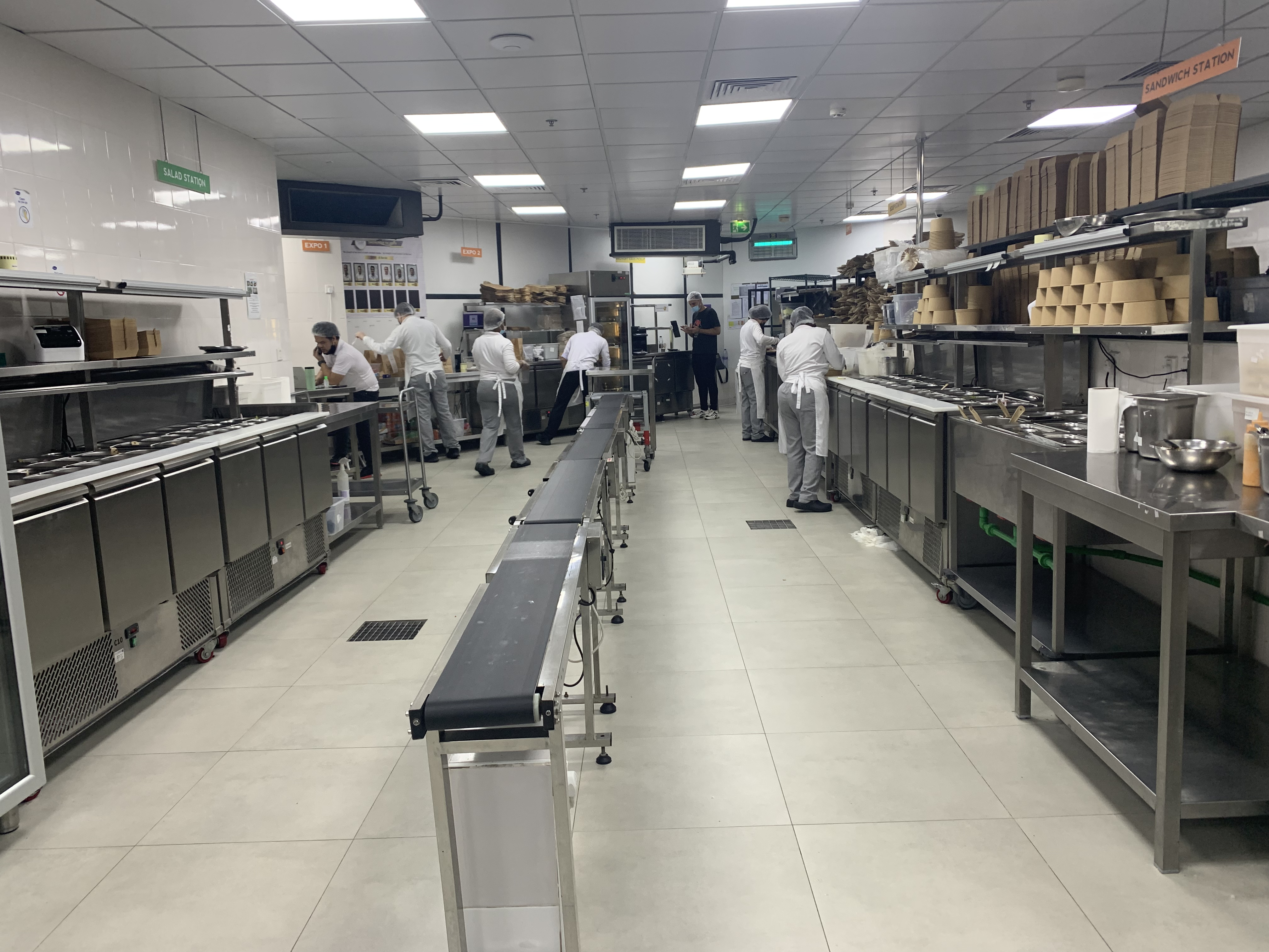 Cuisine industrielle Sweetheart Kitchen en pleine activité